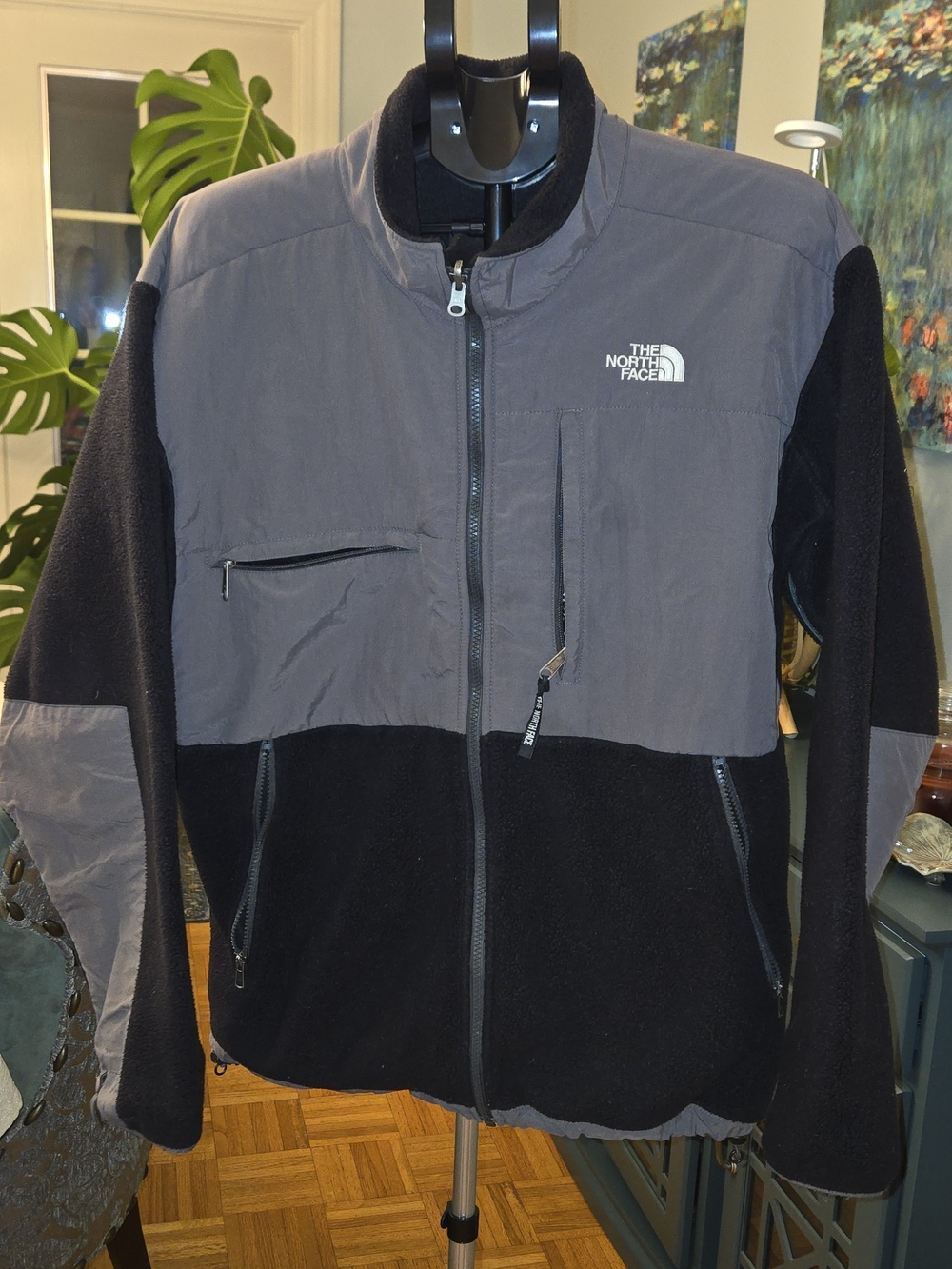 The North Face Men's Two-Tone Gray & Black Fleece Jacket